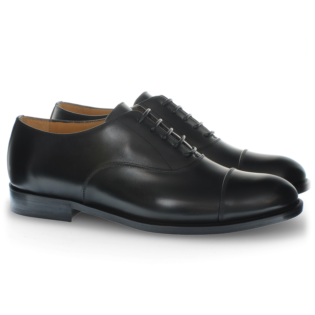 Stringata Oxford in pelle nera