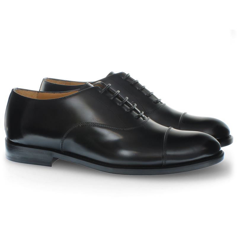 Black leather Oxford shoe