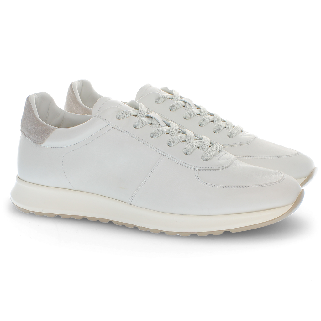 Sneaker in pelle bianca con suola ultra leggera